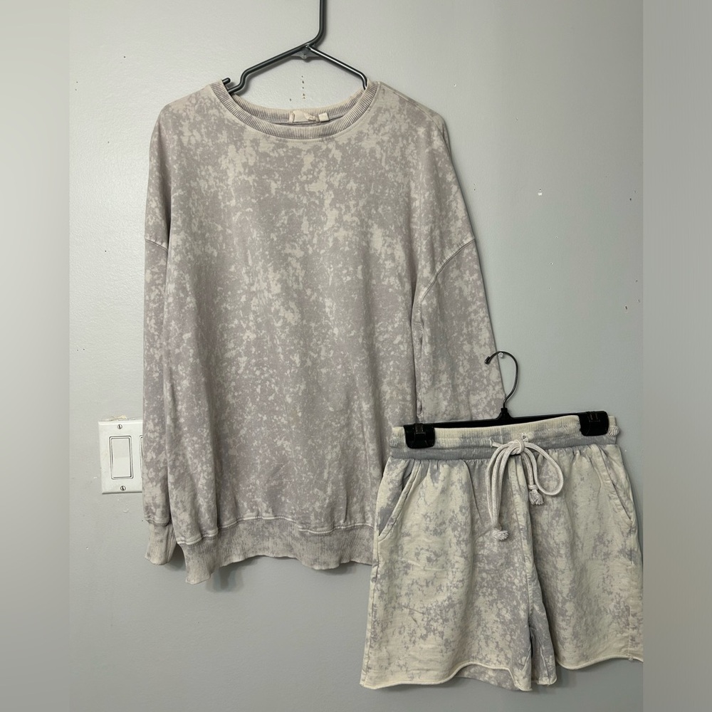 Retrod Light grey acid wash oversized crewneck and shorts. Size Small
